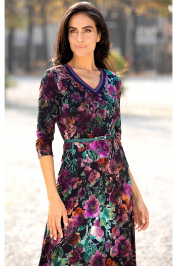 Rochie stilată din jerseu luxos, dens, cu un frumos imprimeu floral în nuanțe de Plum Purple, Amethyst și Alpine Green [1]