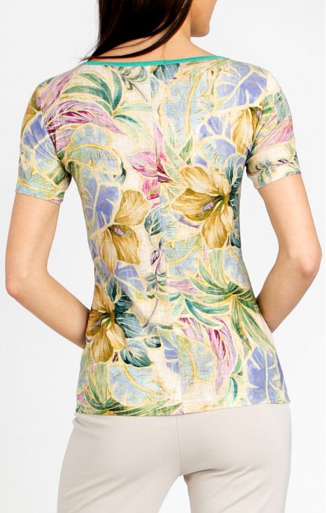 Bluză cambrată &icirc;n culoarea bej nisipiu, cu motive florale delicate