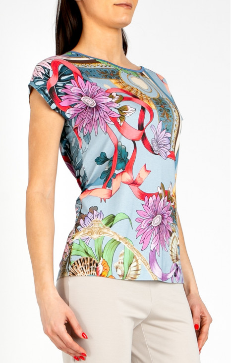 Bluză &icirc;n culoarea Baby Blue, cu imprimeu baroc și motive florale